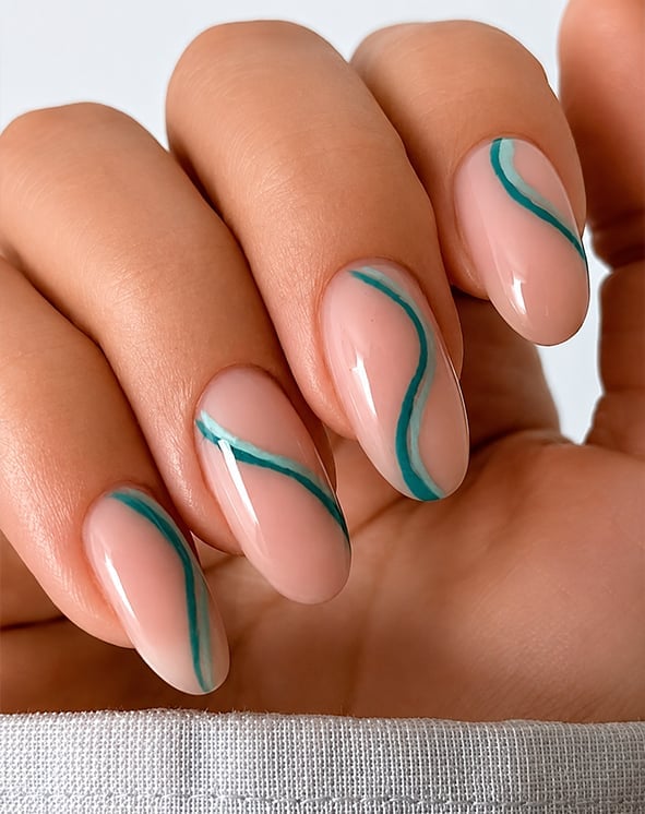 Short Oval Turquoise Outline Nails — Trendy Turquoise Nails