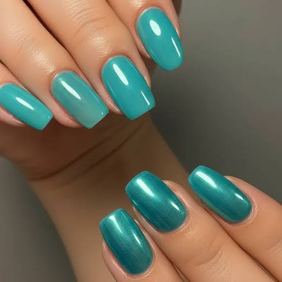 Short Square Bright Turquoise Glossy Nails — Trendy Turquoise Nails