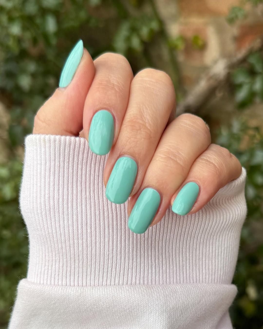 Short Almond Shimmering Teal Nails — Trendy Turquoise Nails