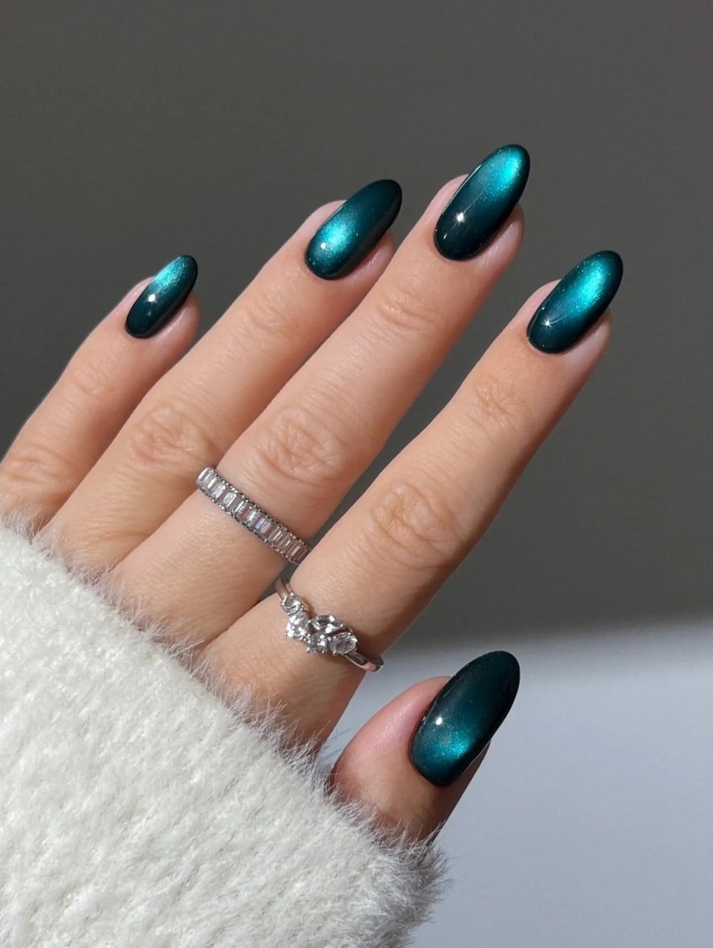Deep Turquoise Cat Eye Oval Nails — Trendy Turquoise Nails