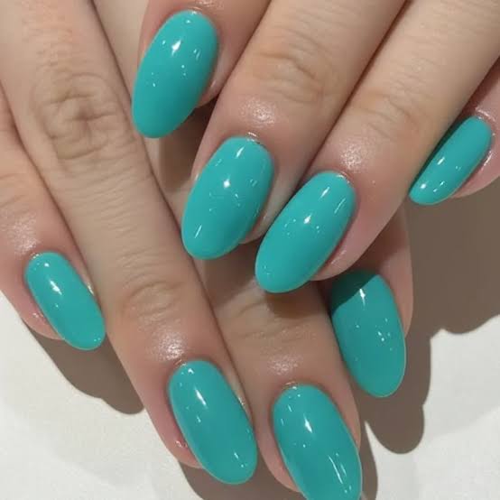 Short Almond Vibrant Glossy Turquoise Nails — Trendy Turquoise Nails