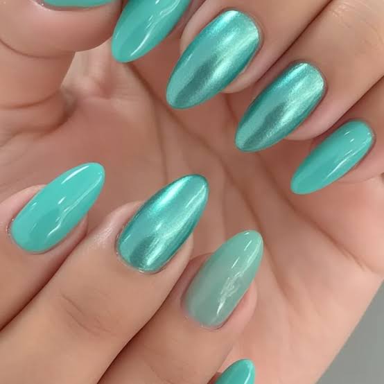 Short Almond Shimmering Turquoise Metallic Nails, Shimmer — Trendy Turquoise Nails