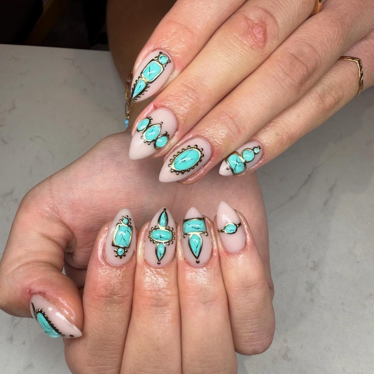 Short Almond Stone Pattern Turquoise Nails With High Gloss — Trendy Turquoise Nails