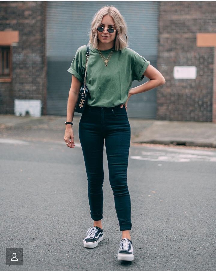Oversized T-Shirt and Skinny Jeans with Checkerboard Vans Oversized T-Shirt and Skinny Jeans with Checkerboard Vans — Trendy Vans Outfits