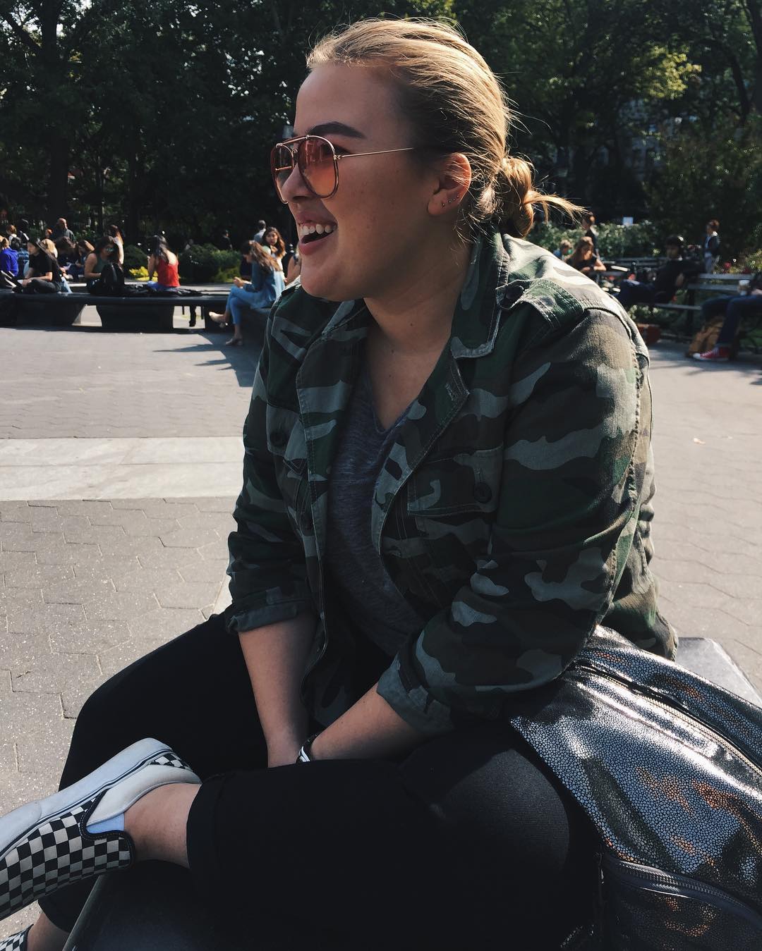 Camouflage Jacket and Gray T-Shirt with Checkerboard Vans Camouflage Jacket and Gray T-Shirt with Checkerboard Vans — Trendy Vans Outfits
