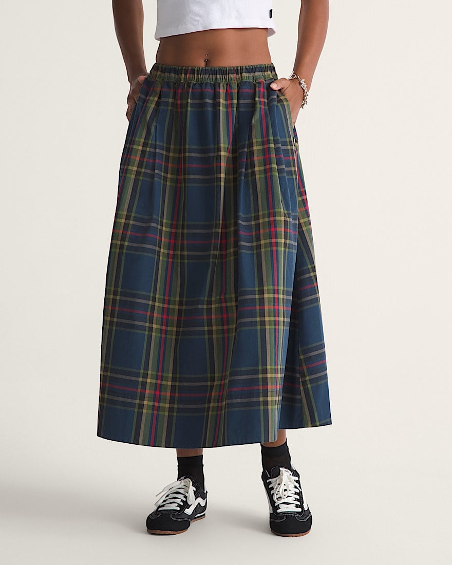 Plaid Skirt and Cropped Top with Black and White Vans Plaid Skirt and Cropped Top with Black and White Vans — Trendy Vans Outfits