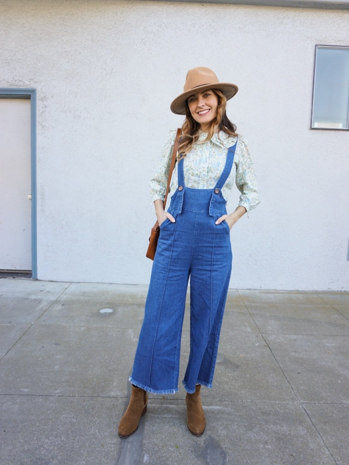 Floral Blouse With Denim Overalls and Brown Ankle Boots Floral Blouse With Denim Overalls and Brown Ankle Boots — Trendy Vintage Style