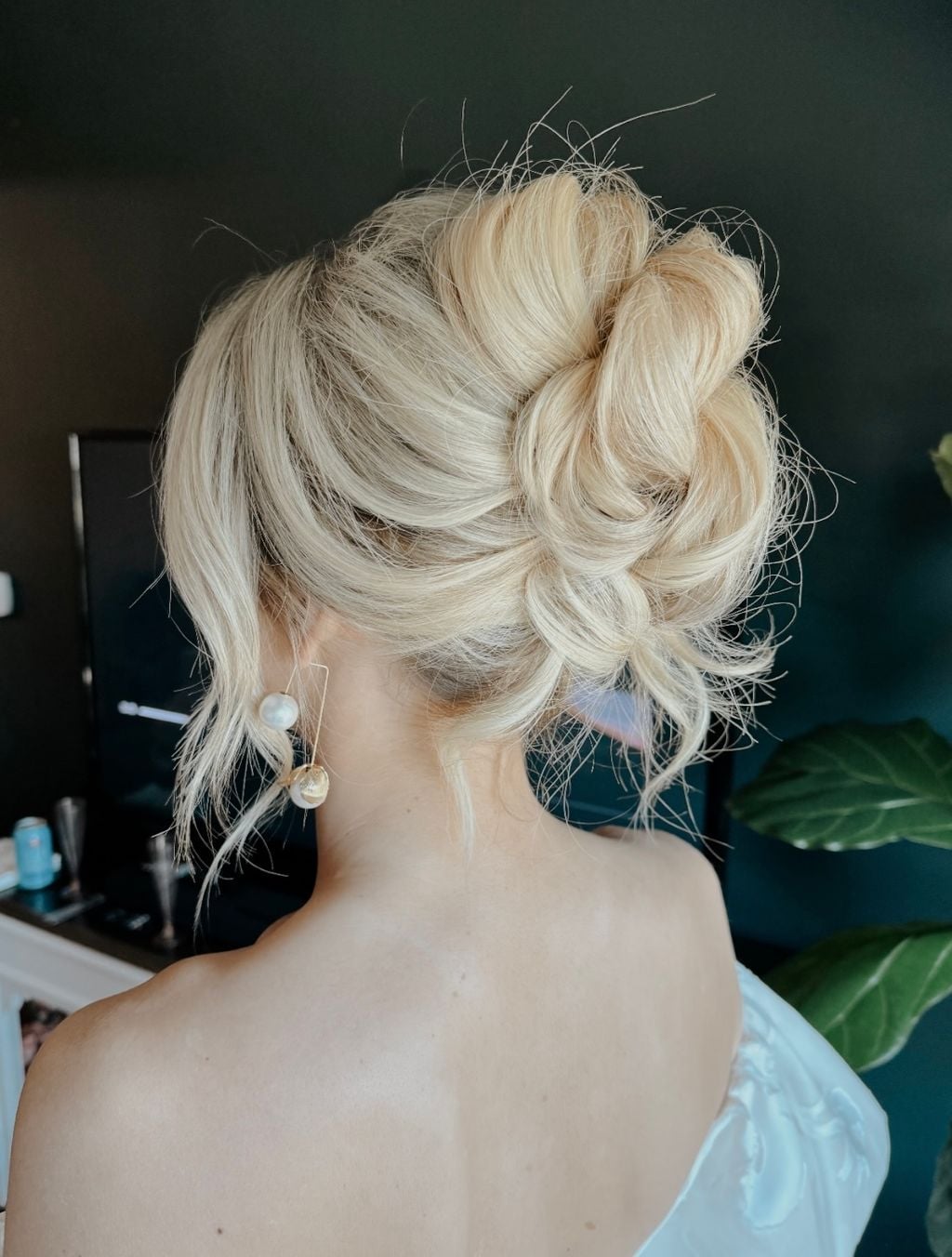 Voluminous Blonde Messy Bun — Trendy Wedding Guest Updos