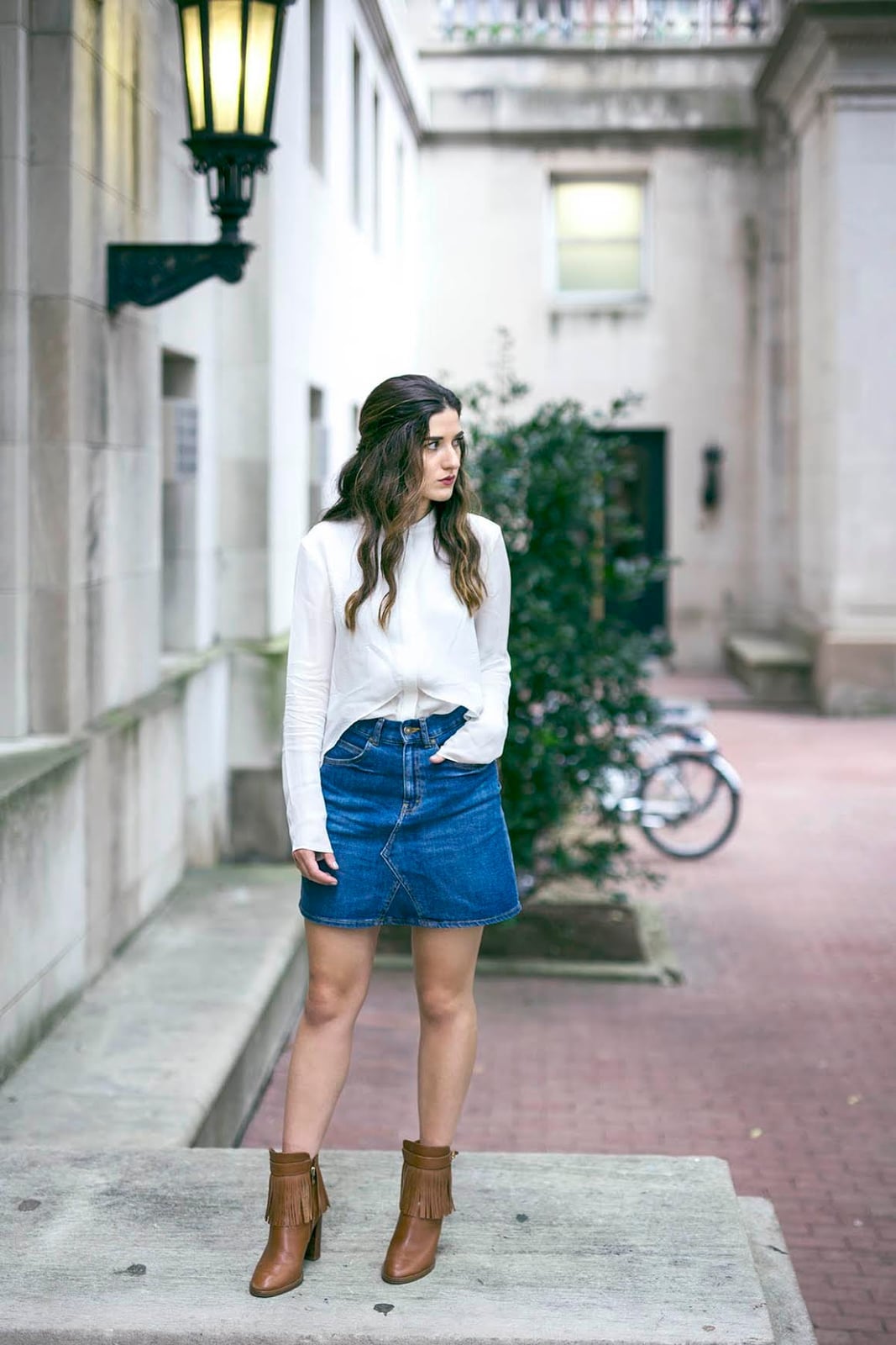 White Shirt With Blue Denim Mini Skirt And Fringed Boots — Trendy White Shirt Outfits
