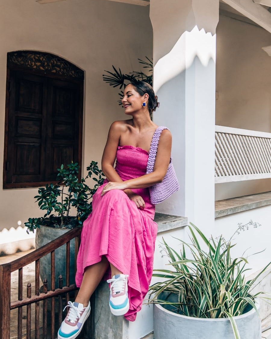 Pink Maxi Dress with White Platform Sneakers Pink Maxi Dress with White Platform Sneakers — Trendy White Sneakers Outfits