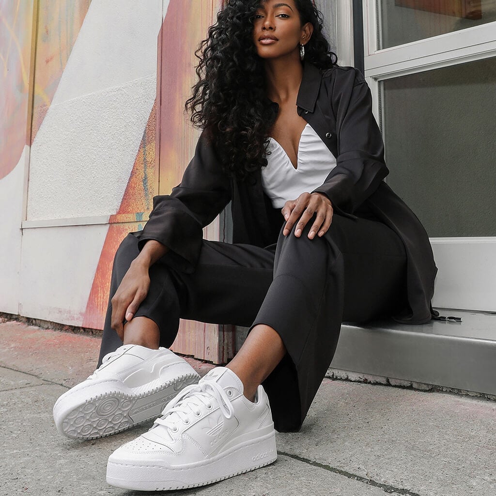 Black and White Smart Casual with Platform Sneakers Black and White Smart Casual with Platform Sneakers — Trendy White Sneakers Outfits