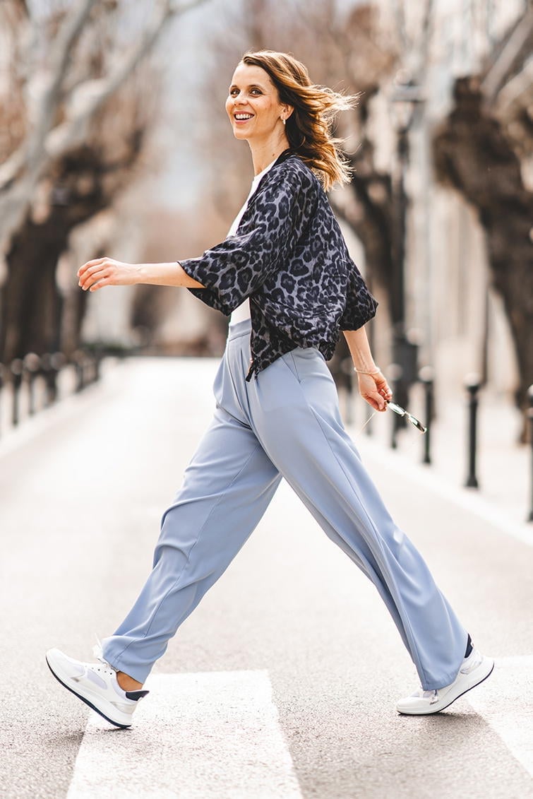 Animal Print Jacket and Blue Trousers with White Sneakers Animal Print Jacket and Blue Trousers with White Sneakers — Trendy White Sneakers Outfits
