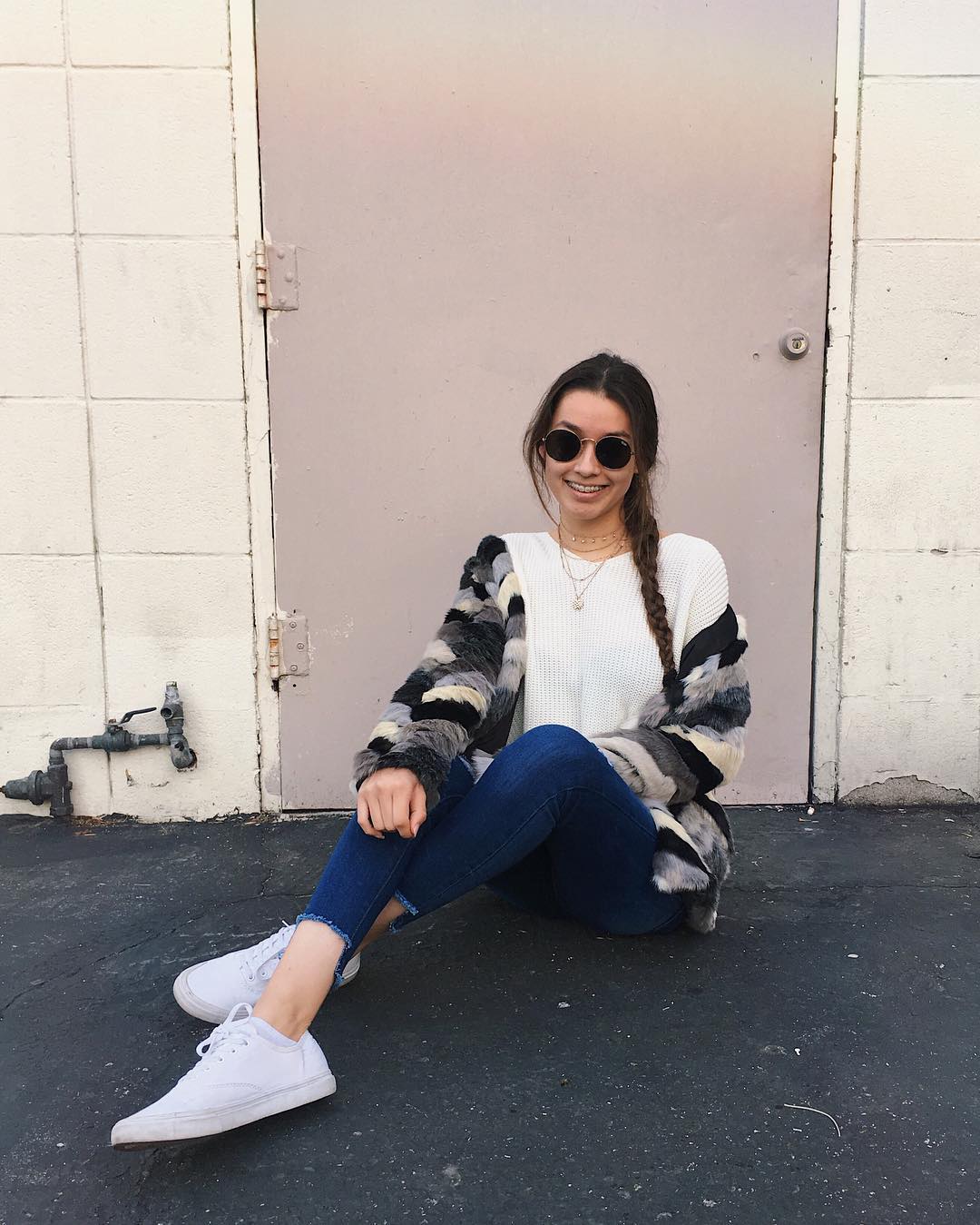 Faux Fur Jacket and Blue Jeans with White Sneakers Faux Fur Jacket and Blue Jeans with White Sneakers — Trendy White Sneakers Outfits