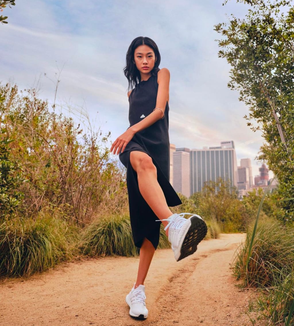 Black Asymmetrical Dress with White Sneakers and Technical Fabric Black Asymmetrical Dress with White Sneakers and Technical Fabric — Trendy White Sneakers Outfits