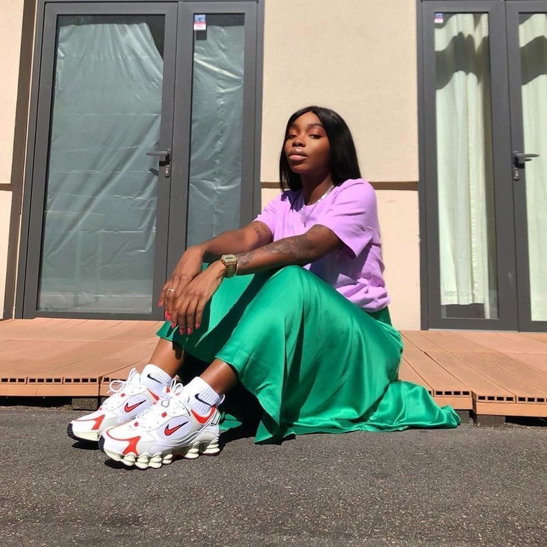Green Satin Maxi Skirt and Purple T-shirt with White Sneakers Green Satin Maxi Skirt and Purple T-shirt with White Sneakers — Trendy White Sneakers Outfits