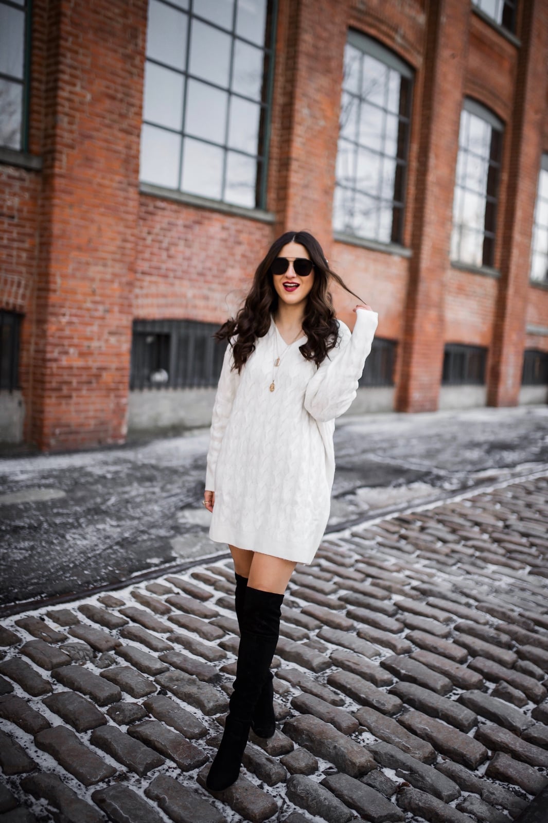 White Cable-Knit Sweater Dress With Over-the-Knee Boots White Cable-Knit Sweater Dress With Over-the-Knee Boots — Trendy White Sweater Outfit