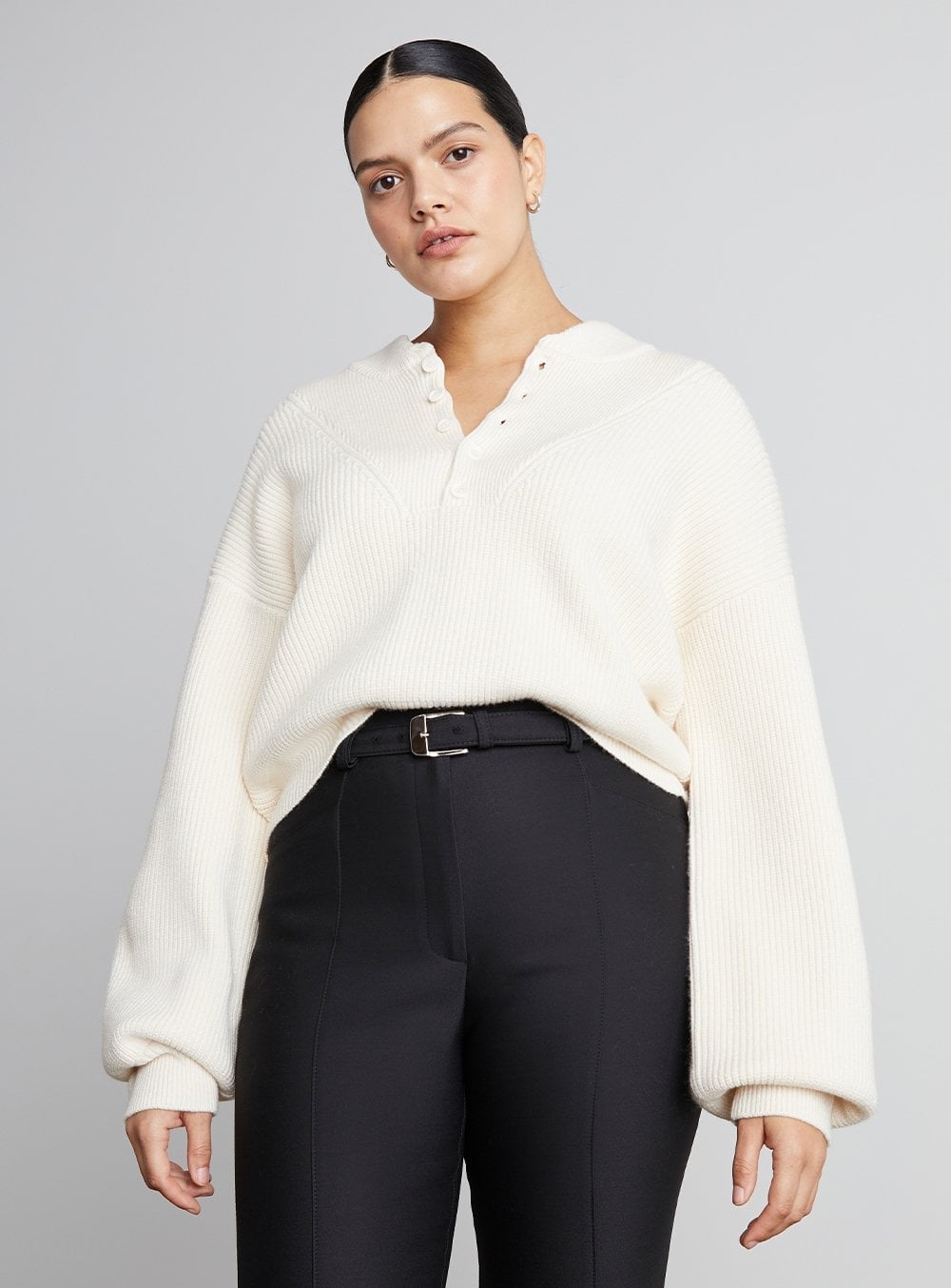 Oversized White Chunky Knit Sweater Over Black Top Oversized White Chunky Knit Sweater Over Black Top — Trendy White Sweater Outfit