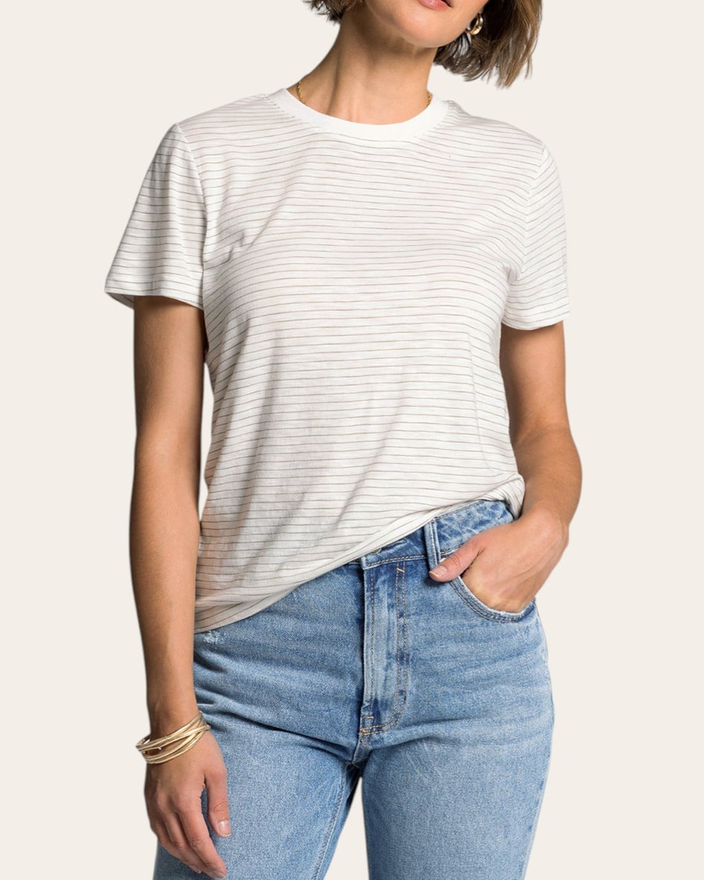 White Tee With Subtle Stripes And Gold Jewelry White Tee With Subtle Stripes And Gold Jewelry — Trendy White Tee Outfits