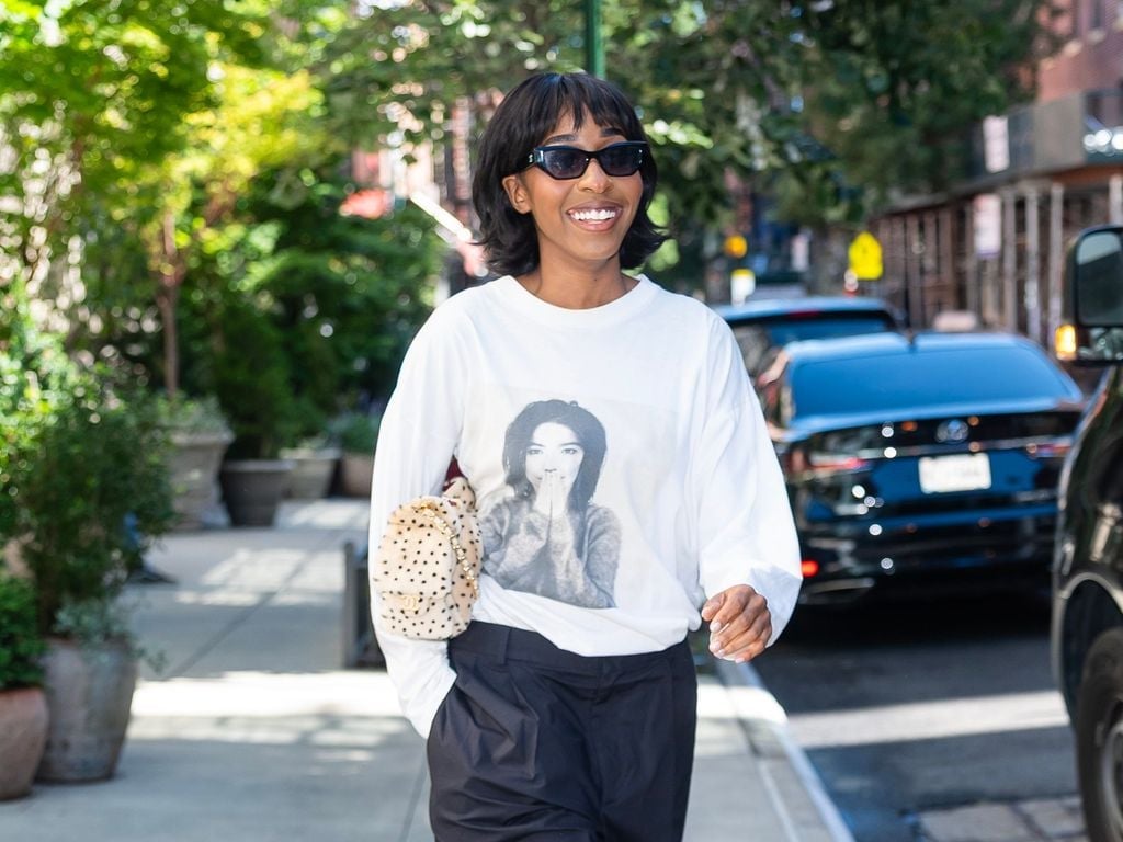 Oversized Graphic Tee With Black Trousers Oversized Graphic Tee With Black Trousers — Trendy White Tee Outfits