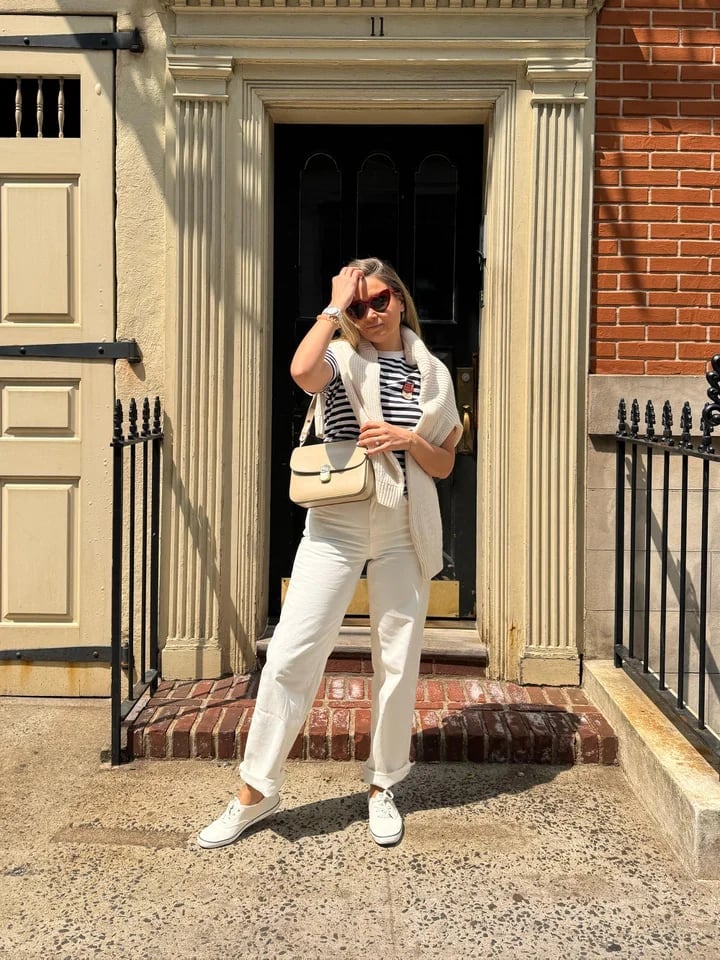 Striped Tee With Beige Sweater Tied On Shoulders Striped Tee With Beige Sweater Tied On Shoulders — Trendy White Tee Outfits