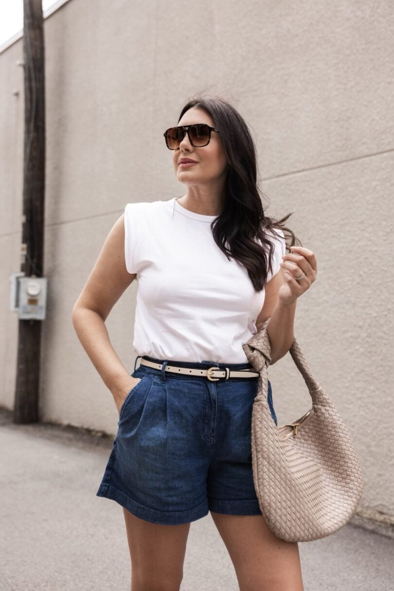 White Tee With Padded Shoulders And Wide Leg Shorts White Tee With Padded Shoulders And Wide Leg Shorts — Trendy White Tee Outfits
