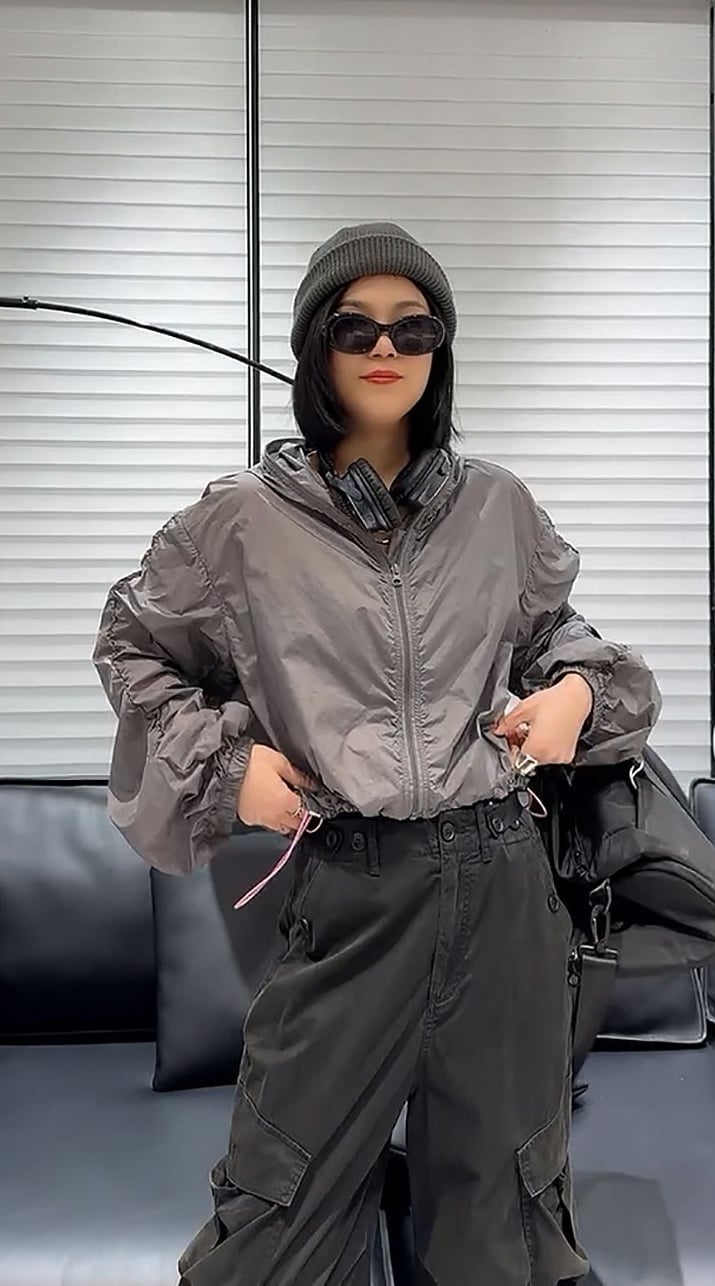 Gray Oversized Windbreaker with Dark Gray Cargo Pants — Trendy Windbreaker Outfits