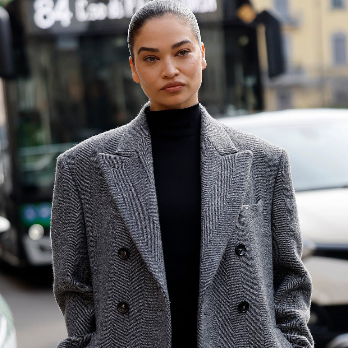 Oversized Gray Wool Coat Casual Styling — Trendy Wool Coat Outfits