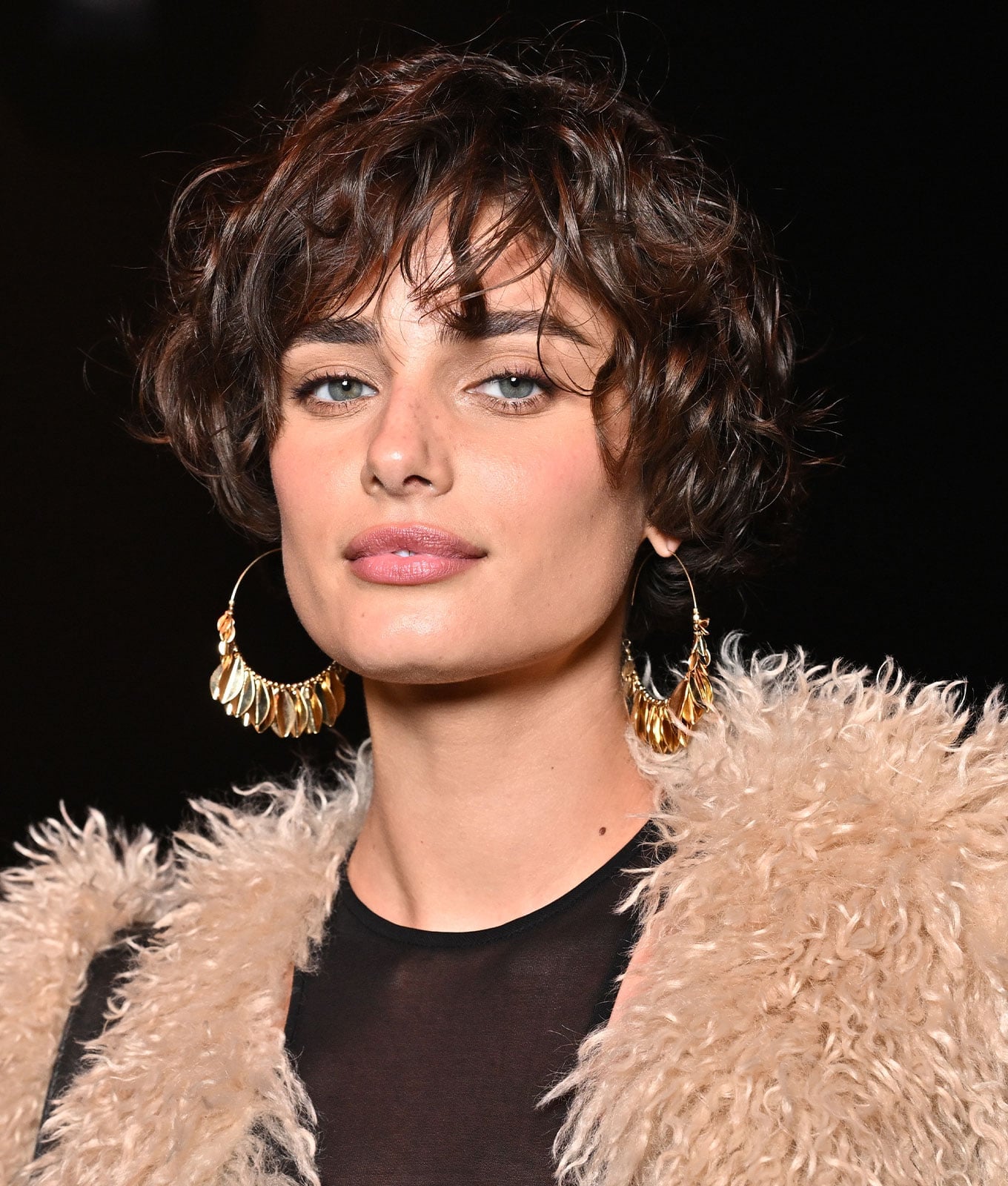 Short Dark Brown Shag With Choppy Bangs Short Dark Brown Shag With Choppy Bangs — Trendy Work Hair