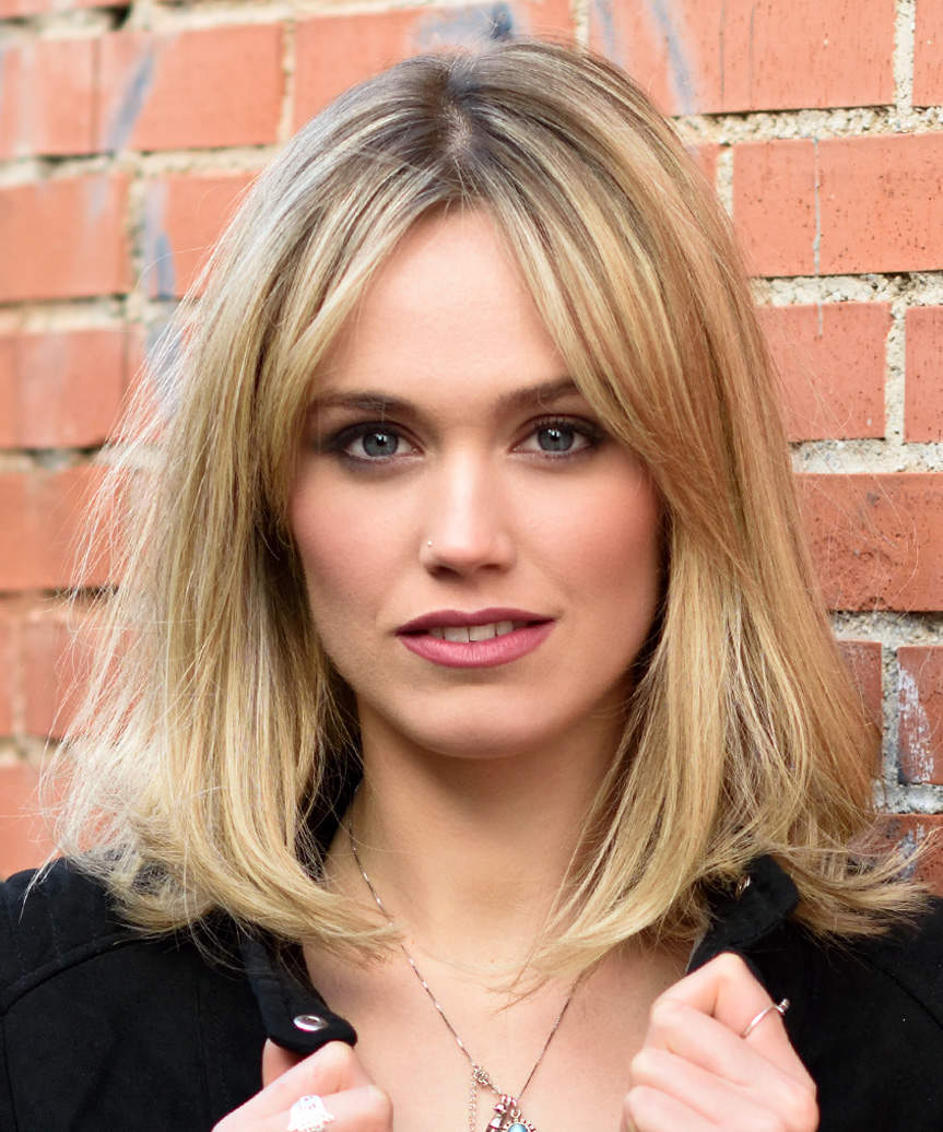 Shoulder Length Blonde With Side-Swept Bangs Shoulder Length Blonde With Side-Swept Bangs — Trendy Work Hair