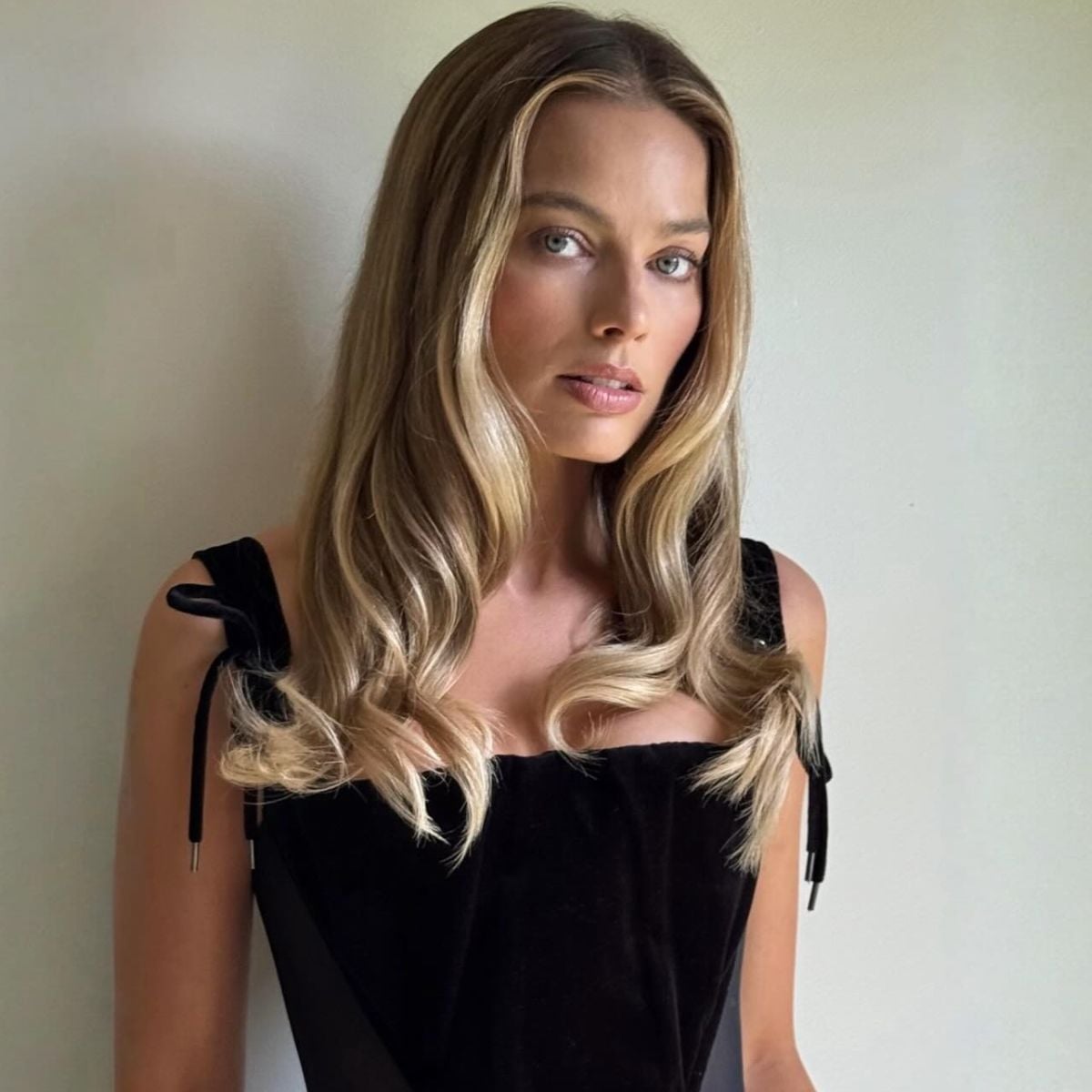 Long Layered Dark Blonde With Highlights Long Layered Dark Blonde With Highlights — Trendy Work Hair