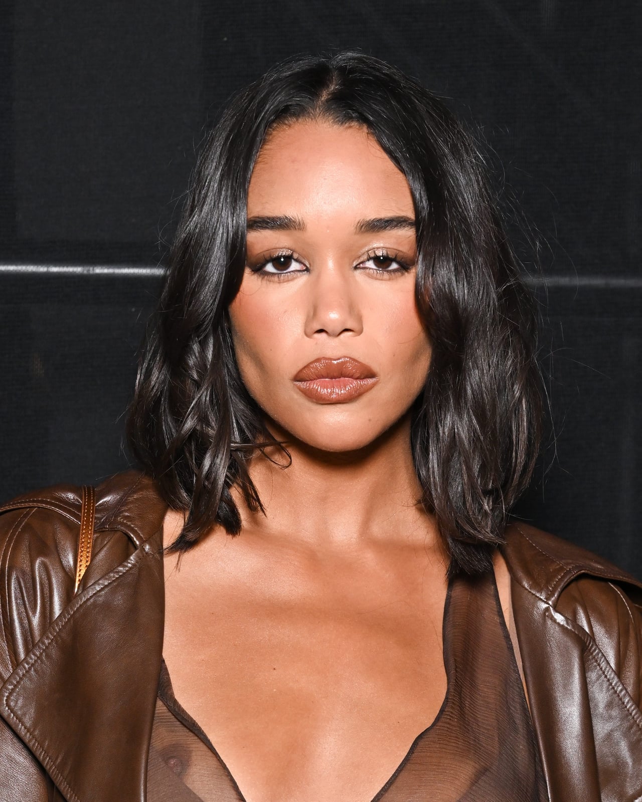 Blunt Collarbone Bob In Dark Brown Blunt Collarbone Bob In Dark Brown — Trendy Work Hair