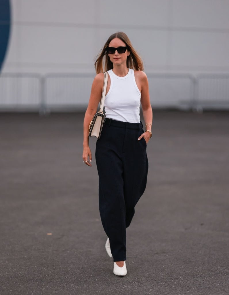 White Tank Top with Navy Wide-Leg Trousers White Tank Top with Navy Wide-Leg Trousers — Trendy Work Outfits Women Office