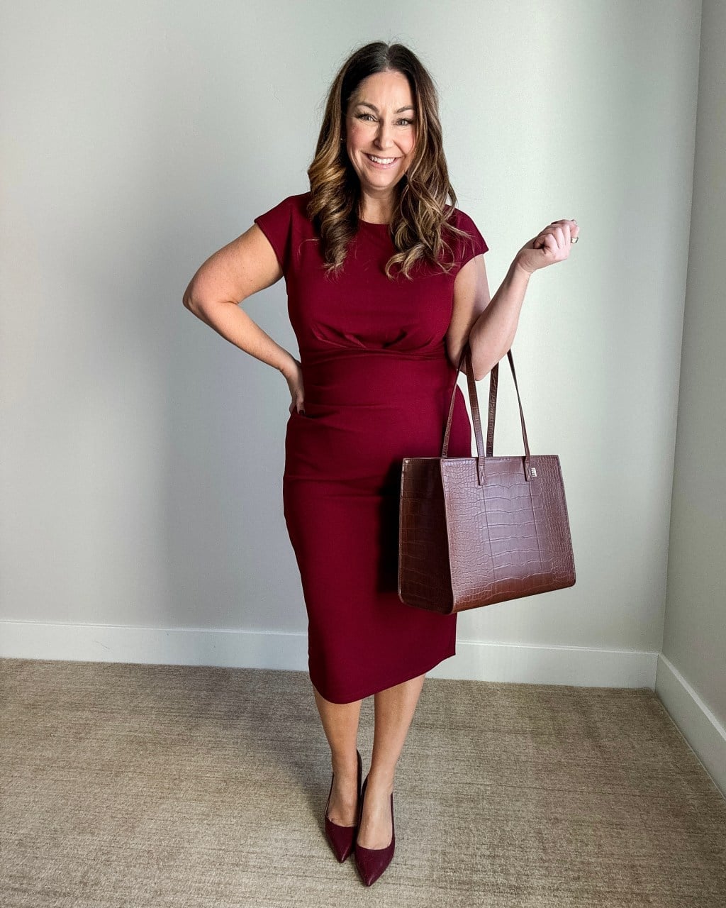 Burgundy Sheath Dress for a Polished Look Burgundy Sheath Dress for a Polished Look — Trendy Work Outfits Women Office