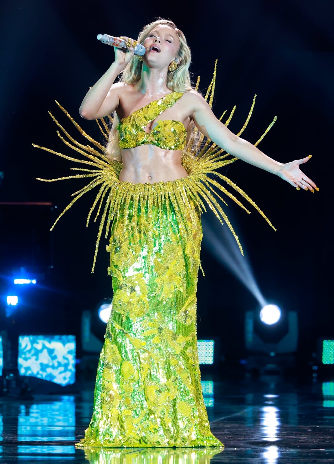 Yellow Sequined One-Shoulder Set with Cutouts Yellow Sequined One-Shoulder Set with Cutouts — Trendy Zara Larsson Outfits